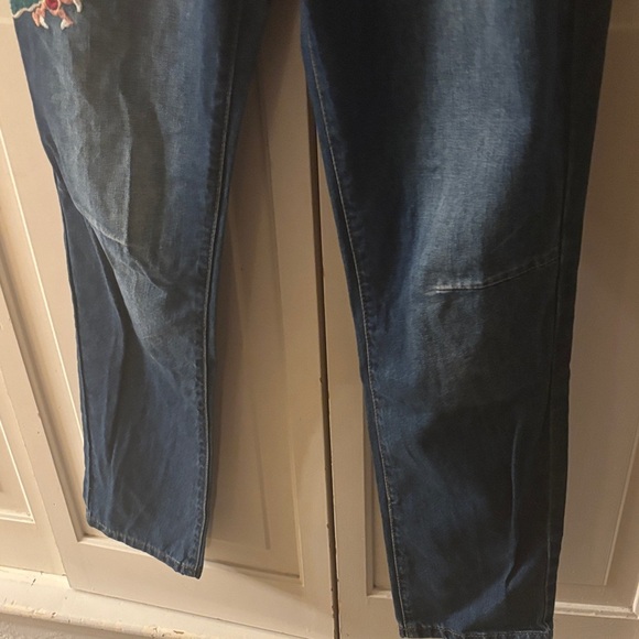 Liebo Vibrant Dragon Embroidered Denim Jeans, Accents at Knees Size 30 - Picture 5 of 9